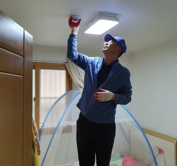 취약계층 화재경보기 설치(북구청 제공)