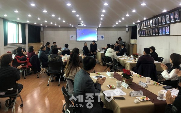 민주평화통일자문회의 천안시협의회가 18일 오후 천안컨벤션웨딩홀에서 탈북민 정착지원 ‘하나 되기 발걸음’ 행사를 진행하고 있다.(사진제공=천안시청)