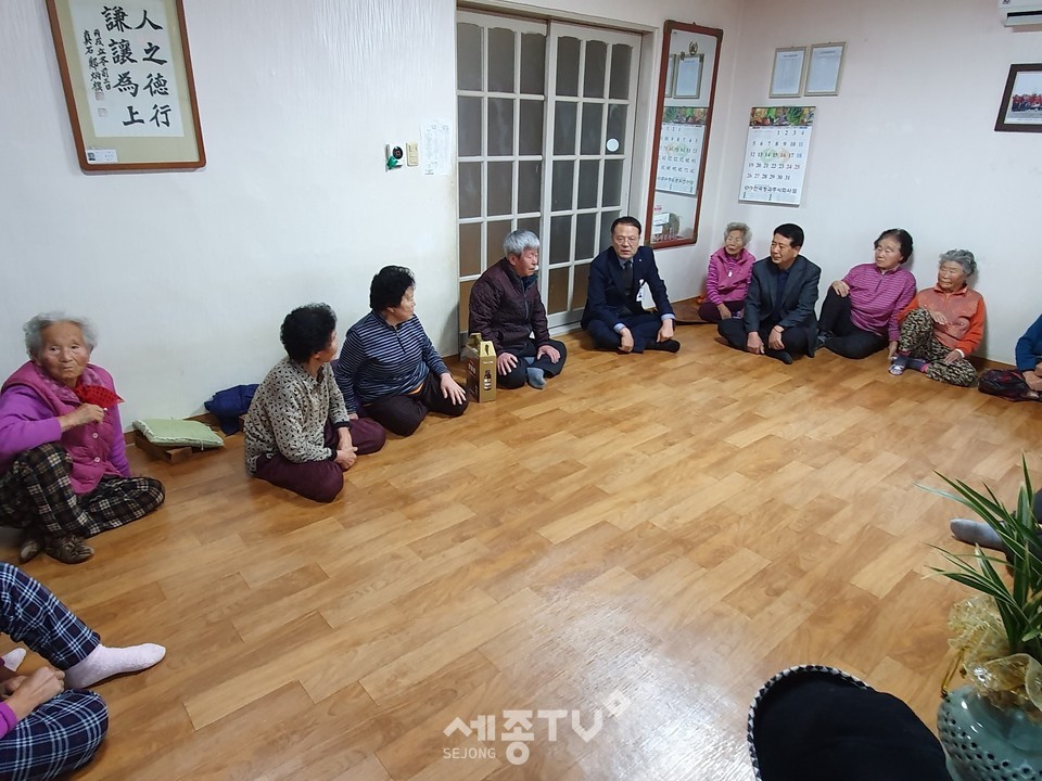 추부면,새해맞이 경로당 순회 방문. (사진제공=금산군청)