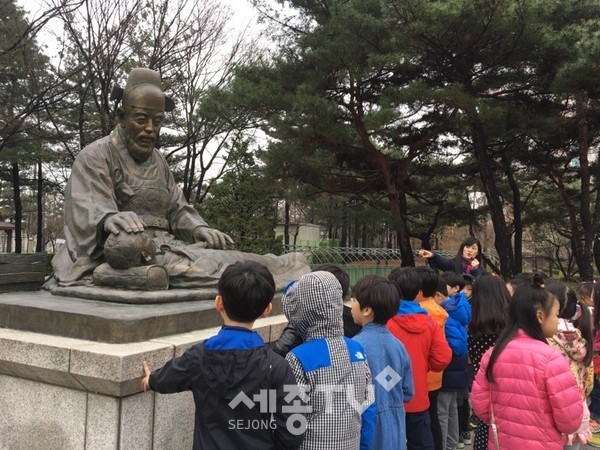 허준동상 설명(허준박물관 코스)