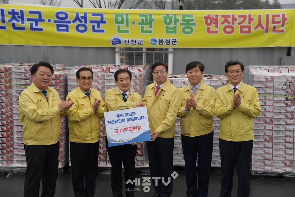 왼쪽부터 한범덕청주시장,박양규 진천군의회의장,송기섭진천군수,염태영수원시장,황명선논산시장,홍성열증평군수. (사진제공=논산시청)