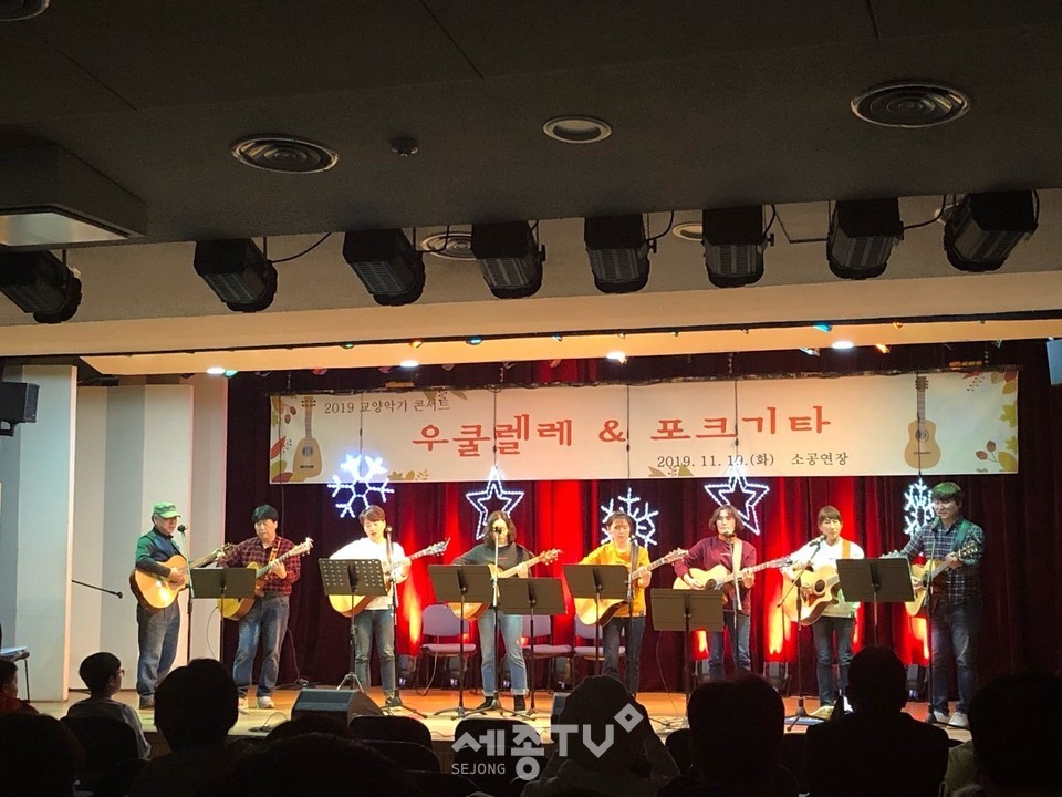 작년 금산다락원 교양악기반 공연 모습. (사진제공=금산군청)