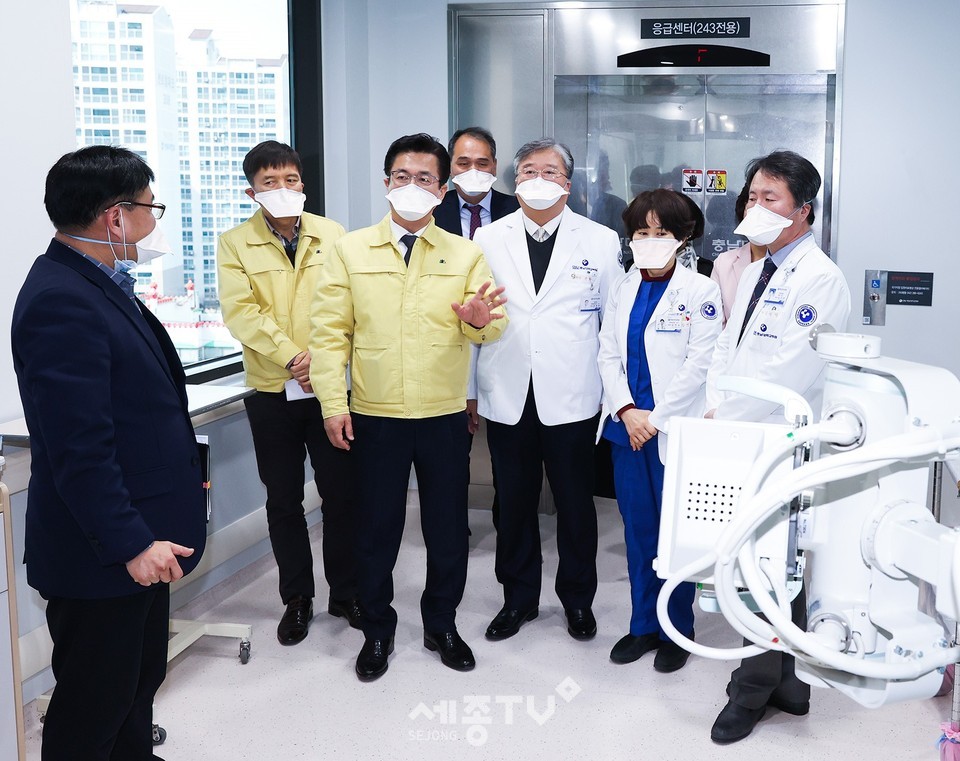 허태정 대전시장, 코로나19 현장 방문_충남대병원 (사진제공=대전시청)