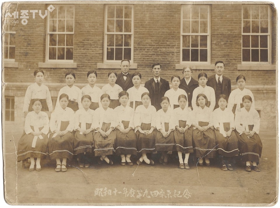 공주 근대 옛사진,영명학교9회졸업식. (사진제공=공주시청)