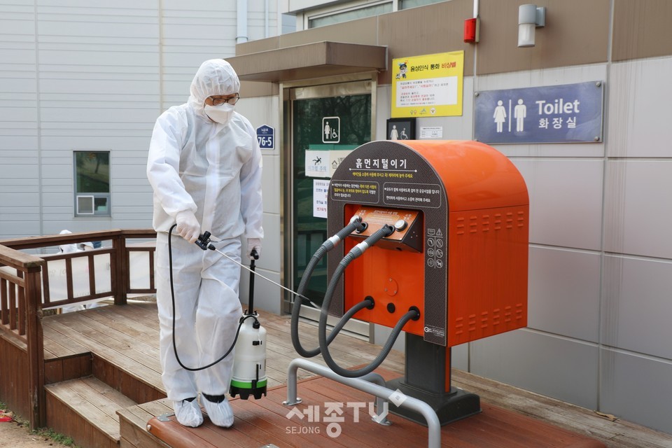 세종시의회,한솔동 소독방역 현장 모습. (사진제공=세종시의회)