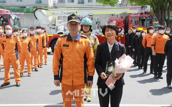 둔산소방서, 김종남 전 대전시 민생정책자문관 감사패 수여.