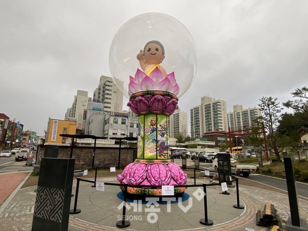 충효예공원의 아기동자 조형물.