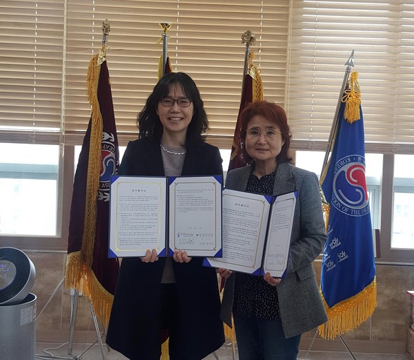 사단법인 한국농아인협회 충남협회 천안시지회와 천안시장애인가족지원센터가 지난 22일 천안시 청각장애인의 복지증진 및 권리보장을 위한 지원체계 구축을 위해 업무협약을 체결했다. (사진제공=천안시청)