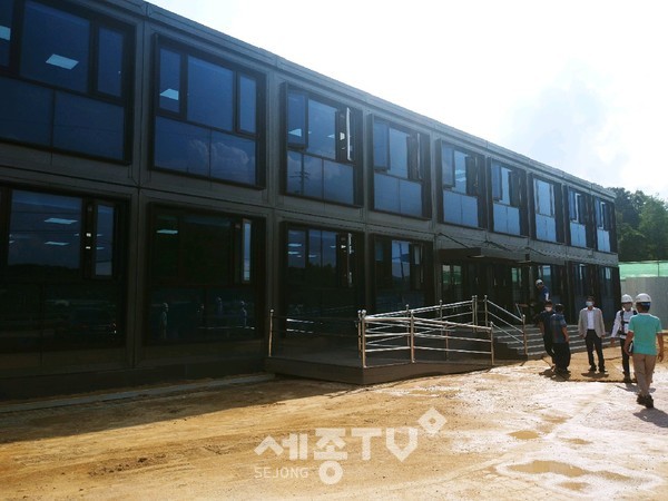 수왕초 모듈러교실 건물 전경