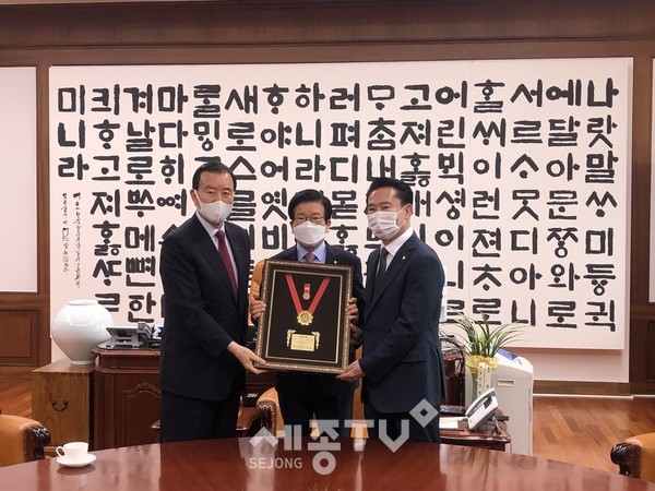 박병석의장 위촉패전달식.(사진제공=홍문표 의원실)