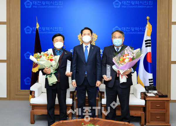 제9회 우수의정대상-윤용대,민태권 의원