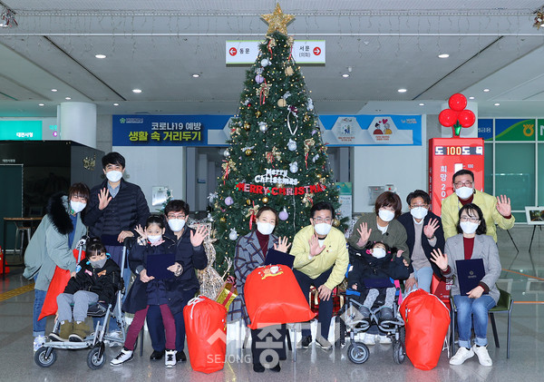 공공어린이재활병원 건립 기념 장애어린이 표창.