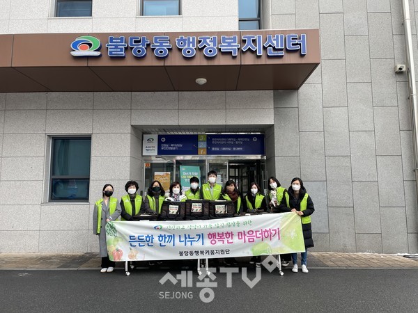 천안시 불당동행복키움지원단이 지난 12일 지역 내 홀몸어르신 및 저소득 취약계층 가정에 밑반찬을 전달했다.(사진제공=천안시청)