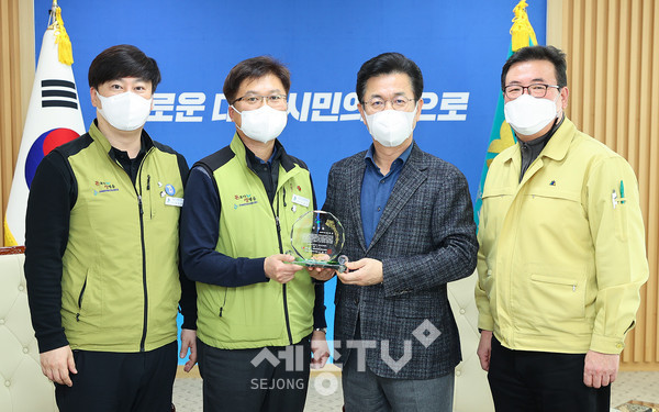 을지대학병원노조 감사패 전달.