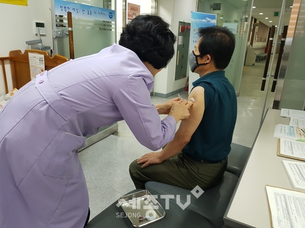 지난해 대상포진 예방접종 모습.