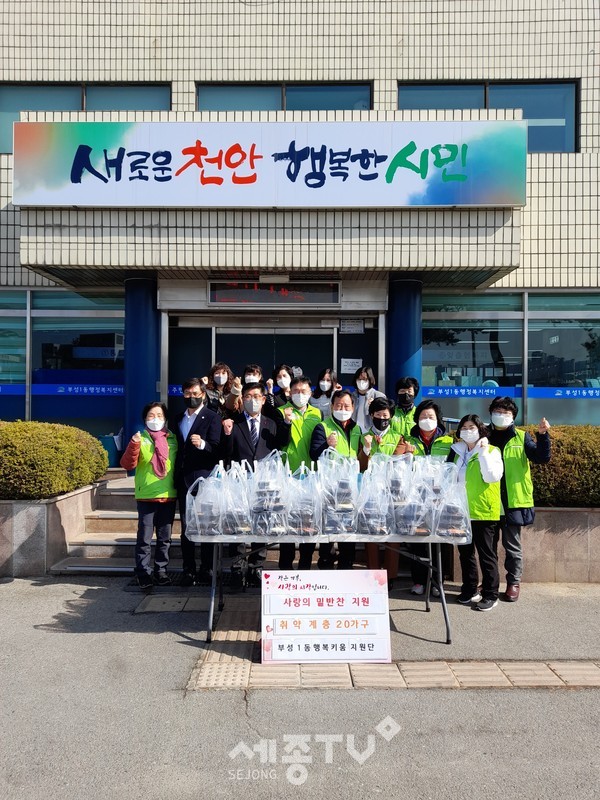 천안시 부성1동행복키움지원단이 5일 지역 내 소외계층을 위해 사랑의 밑반찬 나눔 사업을 실시했다.(사진=천안시)