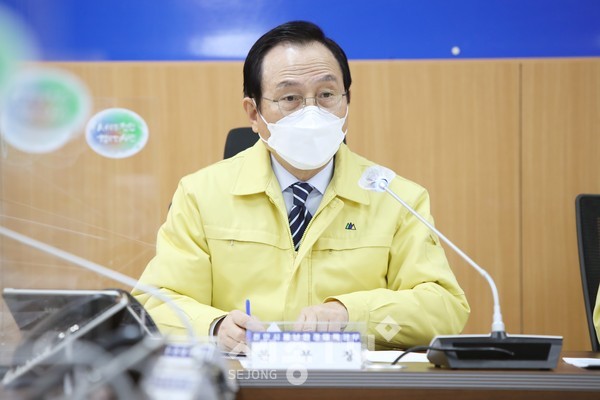 박상돈 천안시장이 지난 28일 코로나19 대응 상황회의를 주재하고 있다.(사진=천안시)
