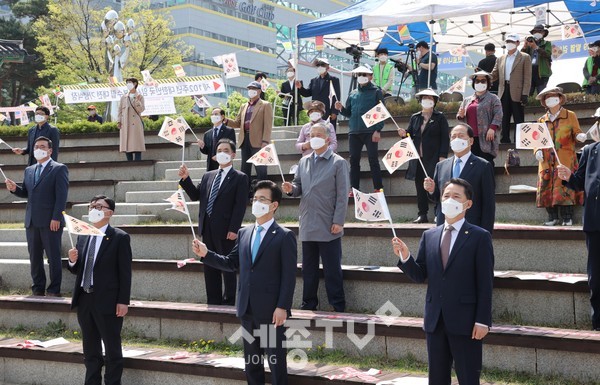 권중순 의장(사진 우측) 제102주년 대한민국임시정부수립 기념식 참석.