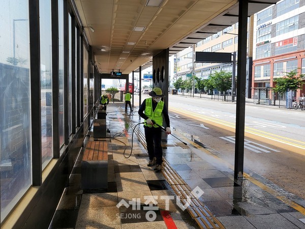 신교통형 정류장 물청소
