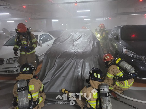 세종소방본부,질식소화포화재로 화재진압모습.