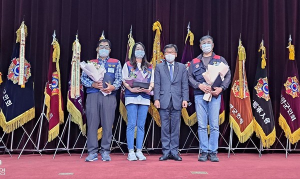 70주년 기념식, 본회장ㆍ충청남도지사 수상자(죄측 첫째 김방영 금산군부회장)