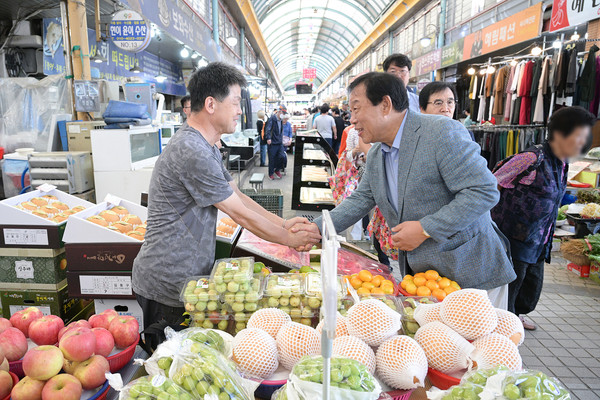 최민호세종시장 조치원 전통시장 방문