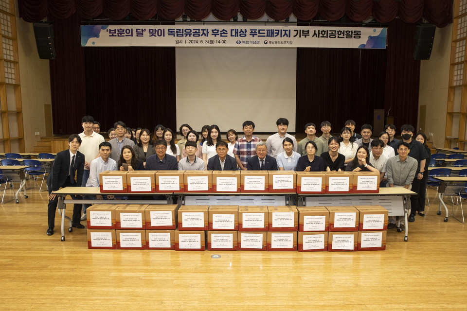 푸드패키지 기부 행사 참여 사진(단체)