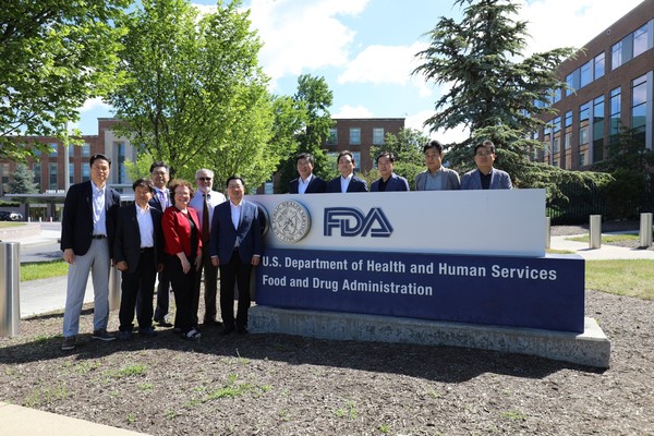 미국 국립식의약청(FDA)을 방문한 이장우 대전시장과 관계자들