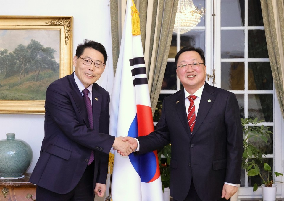 이형종 스웨덴 대사와 이장우 대전시장