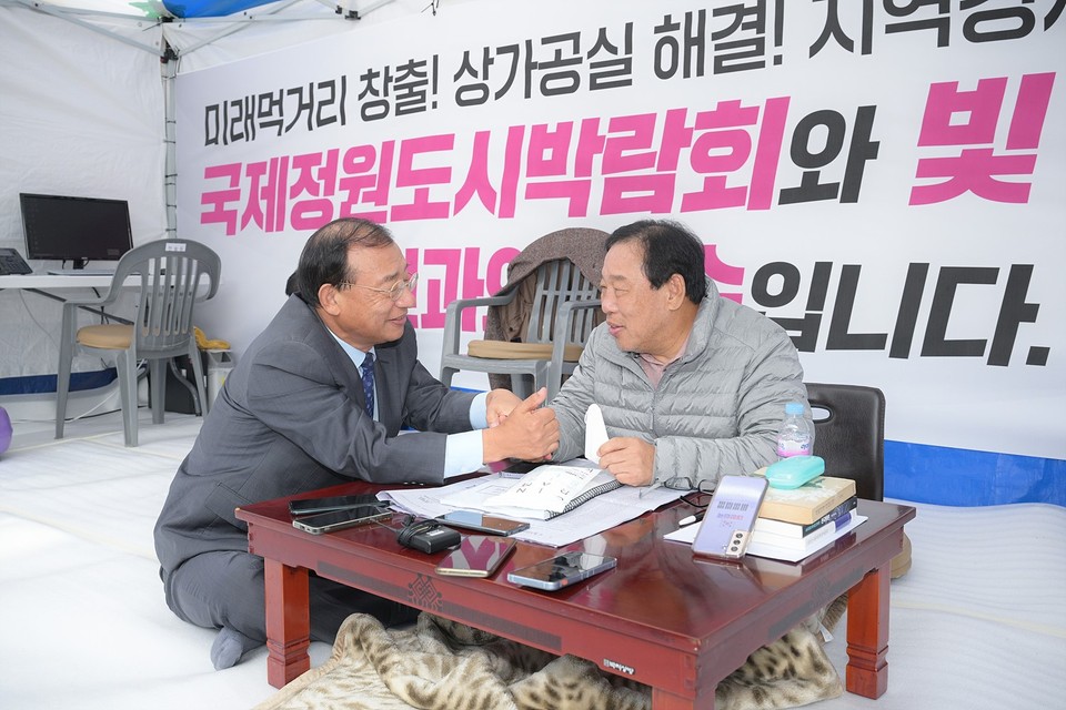 사진 왼쪽 이정현 지방시대위 부위원장, 오른쪽 최민호 시장 (2)