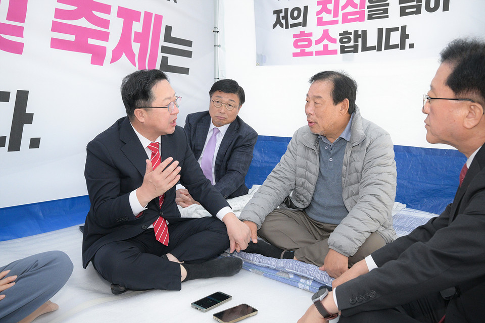 이장우_대전시장__조원휘_대전시의회_의장_최민호_시장_단식현장_방문