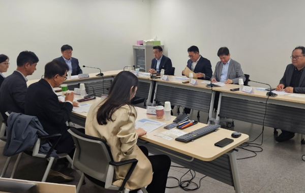 이승원 세종시경제부시장을 단장으로한 충남산림자원연구소 청양이전에 따른 대책마련 TF회의가 18일 세종시청 3층회의실에서 갖고 있다.[사진=세종시 제공].png