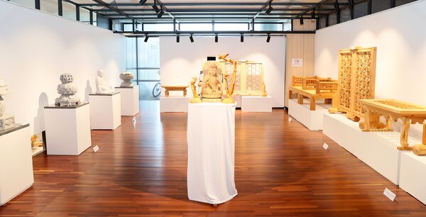 명장의 혼이 깃든 ‘목공예와 석공예 특별전’ 개최 모습/사진제공=충남도의회