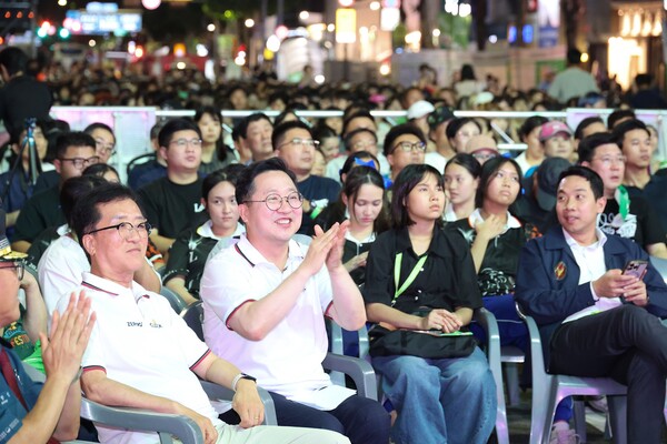 이장우 대전시장과 조원휘 대전시의회 의장 등 내빈과 관람객들/사진제공=대전시청