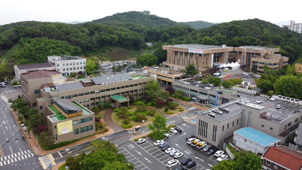 파주시는 25일 ‘제3회 추가경정예산안’을 편성하고, 제2회 때보다 일반회계 2337억 원(12.2%), 특별회계 628억 원(16.5%)이 더 증가한 2조 6015억 규모의 예산안을 공개했다. 파주시청 전경/사진=세종TV DB