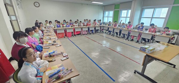 대전평생학습관이 전통문화로 한·일 청소년 교류의 장을 연 모습/사진제공=대전시교육청