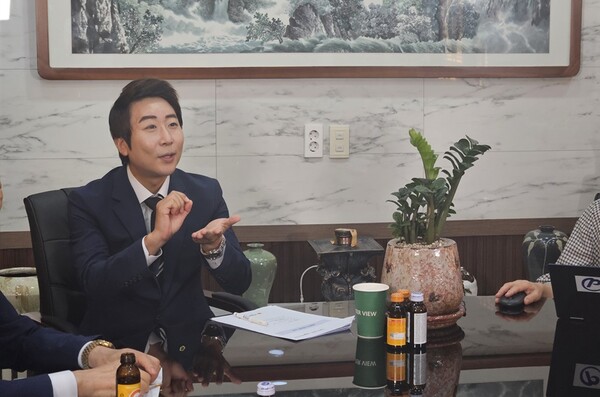 임채성 세종시의회 의장이 세종TV 본사에서 (사)세종신문방송언론인협회 소속 언론사들과 인터뷰를 갖고 있다./세종TV=최정현 기자