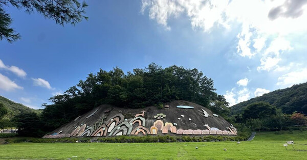 사진=추모공원 공주나래원의 잔디장 모습