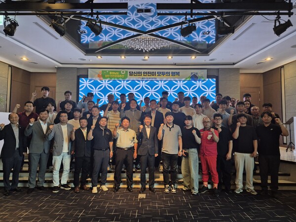 ‘2025 충남도 항만안전문화주간’ 운영 기념촬영 모습/사진제공=충남도청