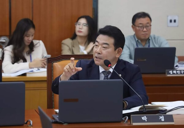 4만 여명에 이르는 국내 노동자들의 퇴직연금 보전을 위해 ‘퇴직연금 의무화’가 시급한 것으로 나타났다. (사진=세종TV DB)