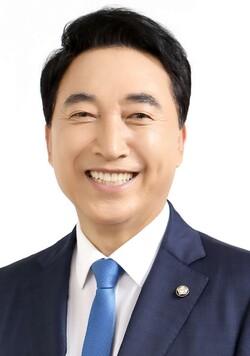 더불어민주당 수석대변인인 박수현 의원이 국정감사를 앞두고 5대 핵심 추진과제를 제시해 다방면(多方面)에 걸친 분야에 귀추가 주목된다. (사진=세종TV DB)