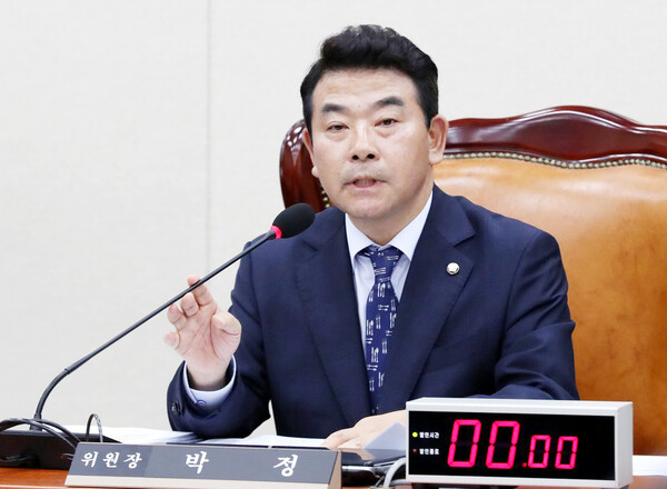 정부의 고위 퇴직자들의 산하 유관 기관 등에 재취업하는 사례가 속출하고 있어 과거 ‘관피아’가 되살아나는 것 아니냐는 비난이 거세게 일고 있다. (사진=세종TV DB)