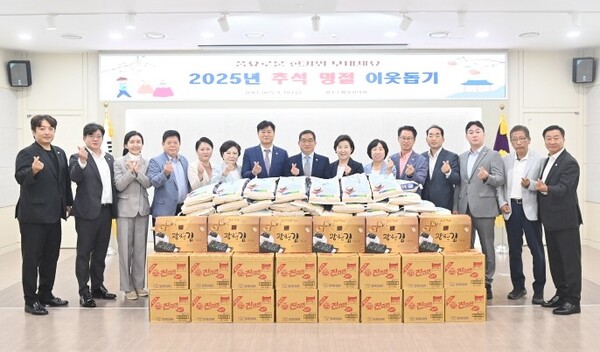 파주시의회는 추석 명절을 앞두고 소속 의원들이 십시일반(十匙一飯), 작은 정성으로 준비한 식료품을 19개 읍·면·동을 통해 전달했다. (사진=파주시의회)