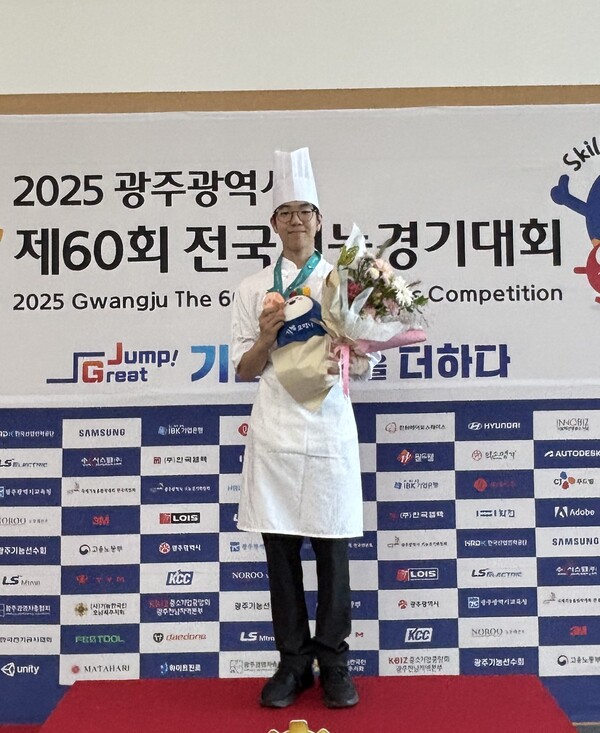 세종미래고 1학년 정기훈 학생의 동메달 수상 모습 /사진제공=세종교육청