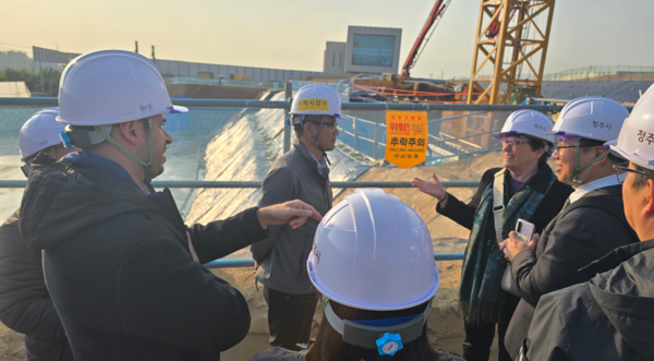 국제대학스포츠연맹(FISU)과 국제기술위원회(ITC) 조정방문단이 대회 준비상황을 점검하고 있다./사진제공=2027 충청 U대회 조직위