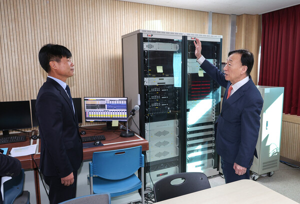 설동호 대전교육감이 2026 수능 시험장학교를 최종 점검하고 있다./사진제공=대전시교육청