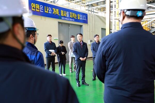 대전교통공사 이광축 사장이 취임 후 첫 행보로 현장안전 경영에 나선 모습/사진제공=대전교통공사