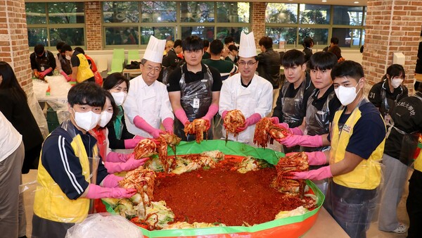우송대 김장 나누기 봉사 모습/사진제공=우송대