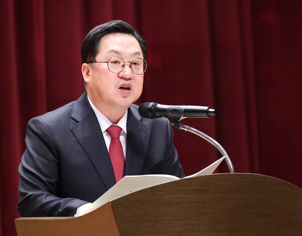 이장우 시장이 2026년 시무식에서 행정통합 등 주요 시정 방향을 제시하고 있다./사진제공=대전시청