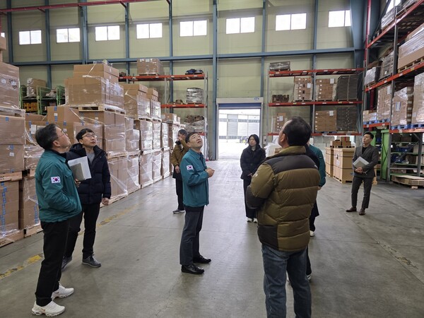 김하균 세종시 행정부시장이 적설취약 건축물 등, 대설·한파 대비 현장점검을 하고 있다./사진=세종시 자연재난과